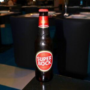 Cerveja Super Bock – bebida refrescante no restaurante de fusão asiática em Lisboa