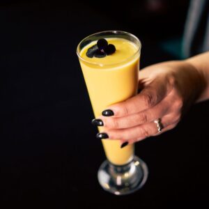 Bebida Lassi – refrescante bebida de iogurte no restaurante de fusão asiática em Lisboa