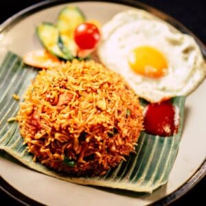 Nasi Goreng – Asian food Lisbon - Indonesian fried rice with chicken, prawns, and a fried egg