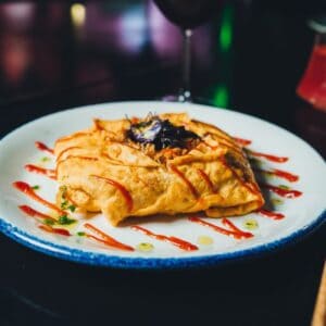Nasi Pattaya – cozinha asiática em Lisboa - Arroz frito tailandês enrolado numa omelete de ovo