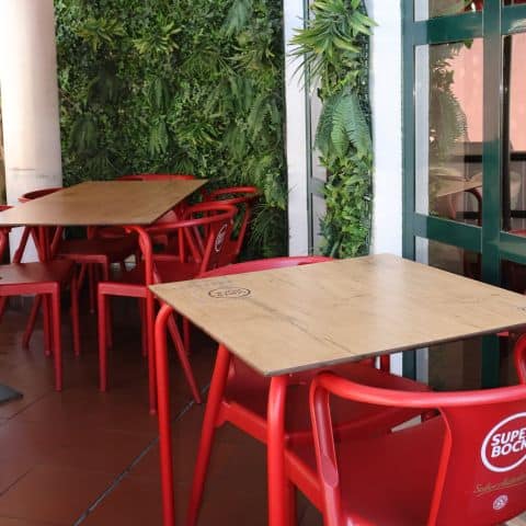 Outdoor seating with asian cuisine meals – Asian fusion restaurant in Lisbon